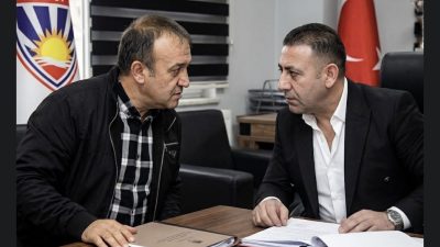 Silivrispor’un eski başkanı Murat Yıldız ve mevcut başkanı Nuri Çolakoğlu