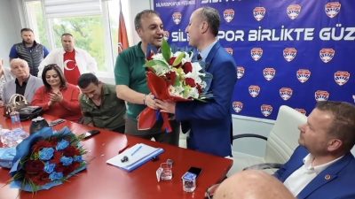 Silivrispor Kulübü’nün olağanüstü genel kurulunun ardından idari yönetimde devir teslim