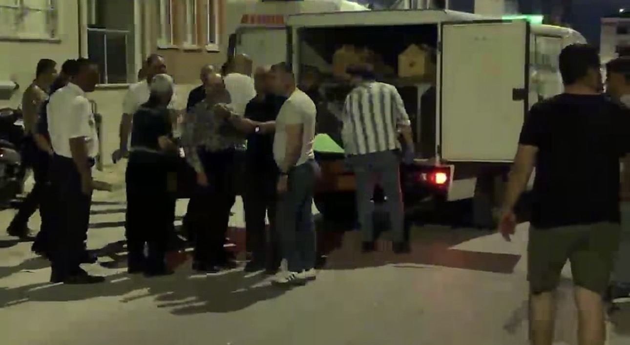 Edirne’de bir apartman dairesinde yaşayan genç, yakınlarının kendisinden haber alamaması