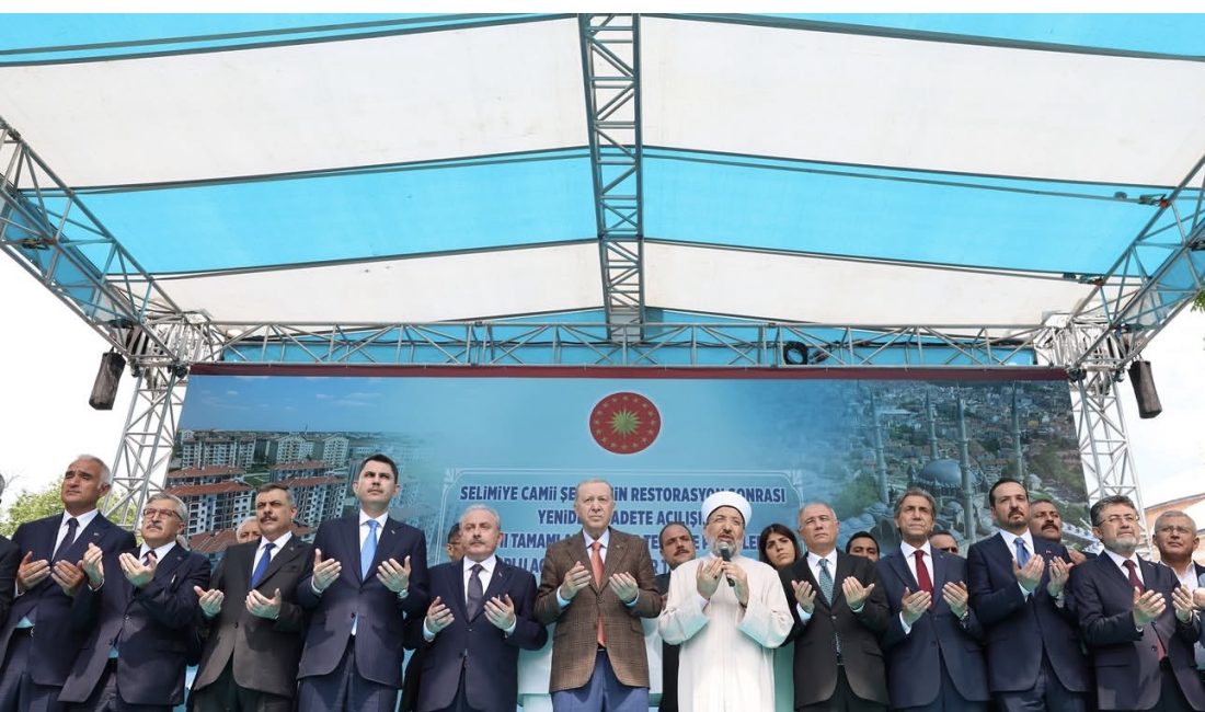 Cumhurbaşkanı Recep Tayyip Erdoğan, restorasyonu tamamlanan Selimiye Camii’nin yeniden ibadete