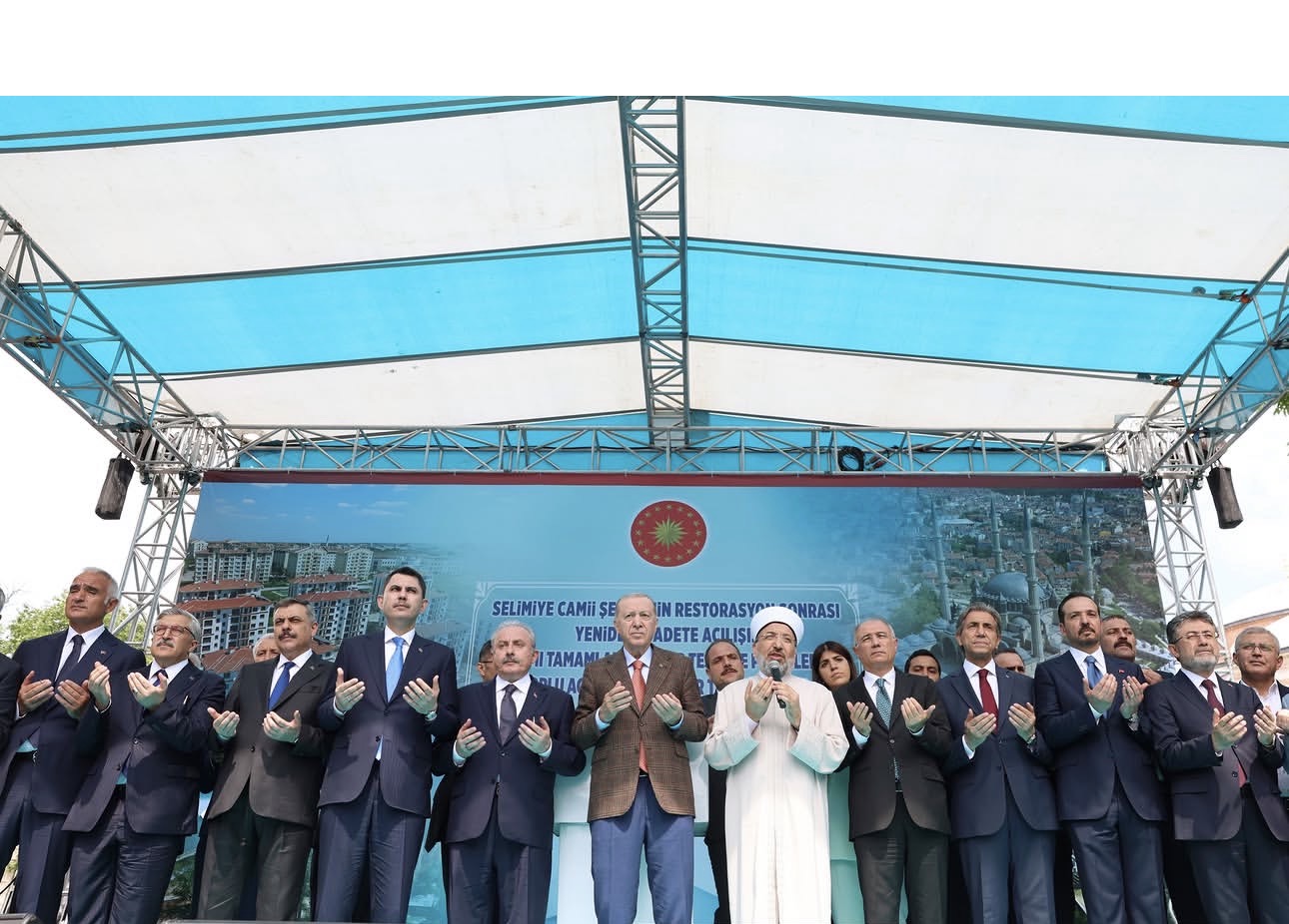 Cumhurbaşkanı Recep Tayyip Erdoğan, restorasyonu tamamlanan Selimiye Camii’nin yeniden ibadete