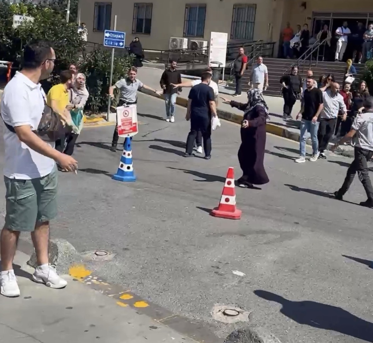 İstanbul Bakırköy Dr. Sadi Konuk Eğitim ve Araştırma Hastanesi yerleşkesinde,
