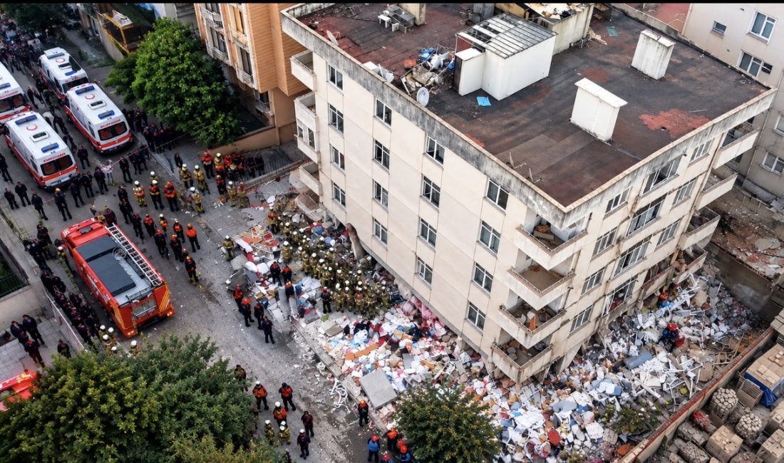İstanbul Maltepe’de 7 katlı bir binanın ilk üç katı sabah