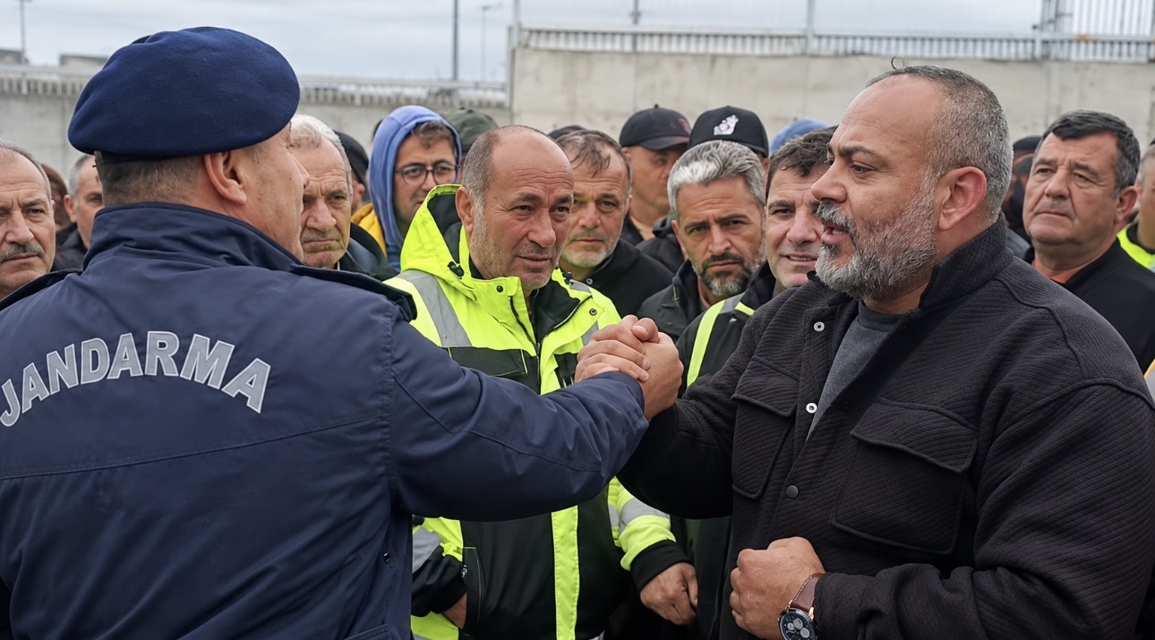 Demirkapı’da kontak kapatarak eylem yapan tırcılarla yetkililer arasında anlaşma sağlandığı